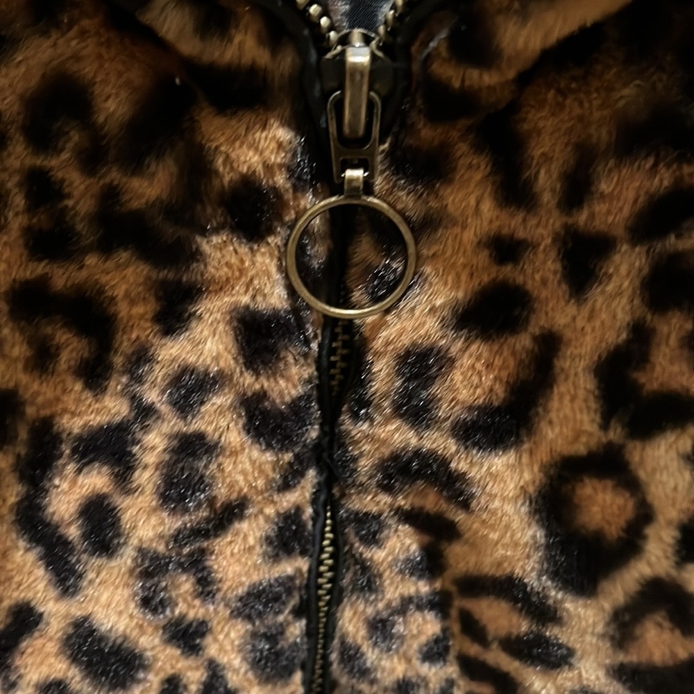 Aeropostale faux fur leopard jacket.  Size medium. - Picture 6 of 8